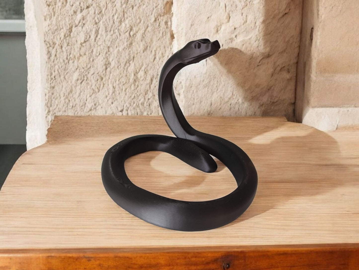 Minimalistische Schlange „BlackMamba“ – Skulptur