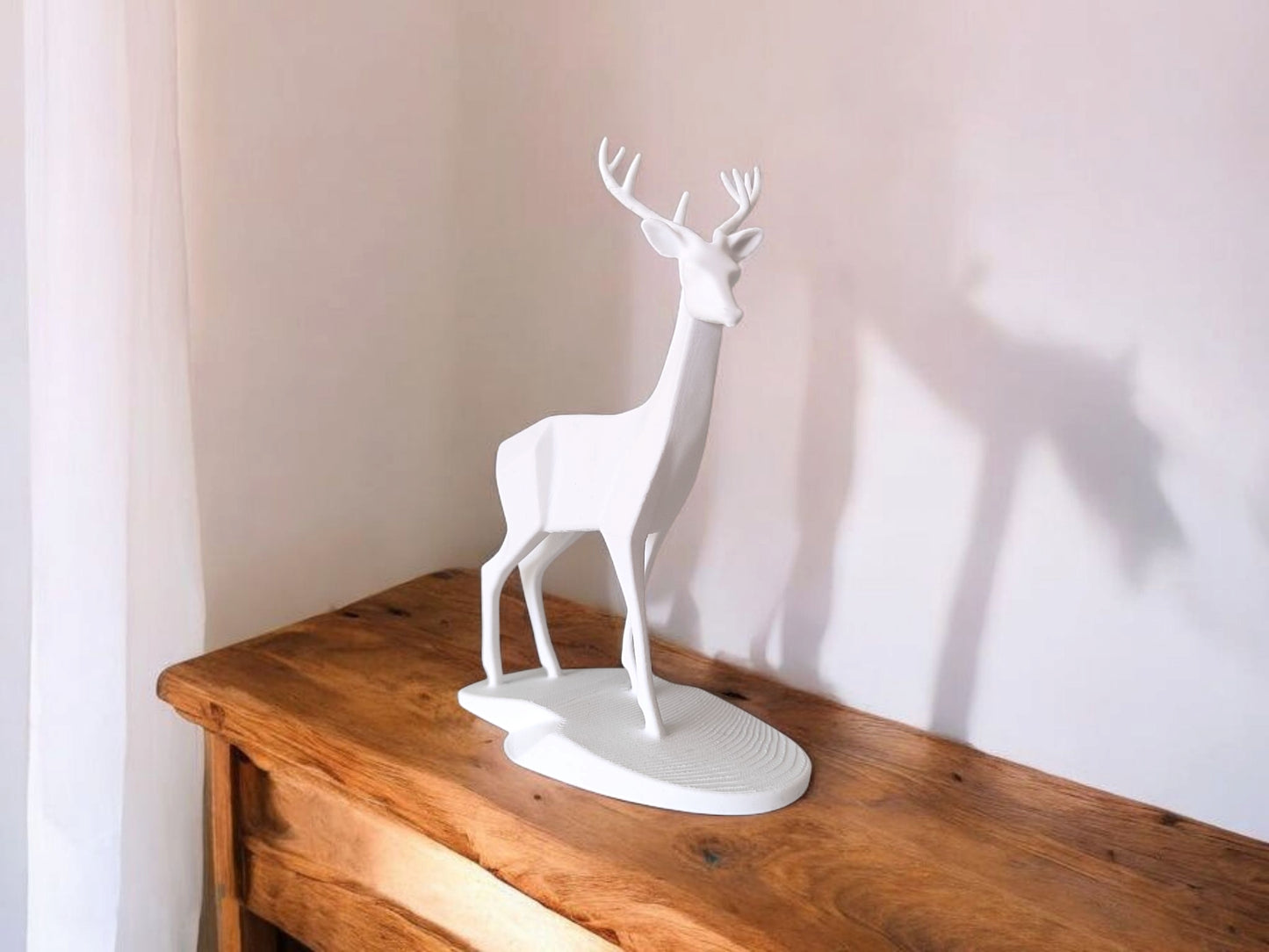 Minimalistische Hirsch „Stag“ – Skulptur