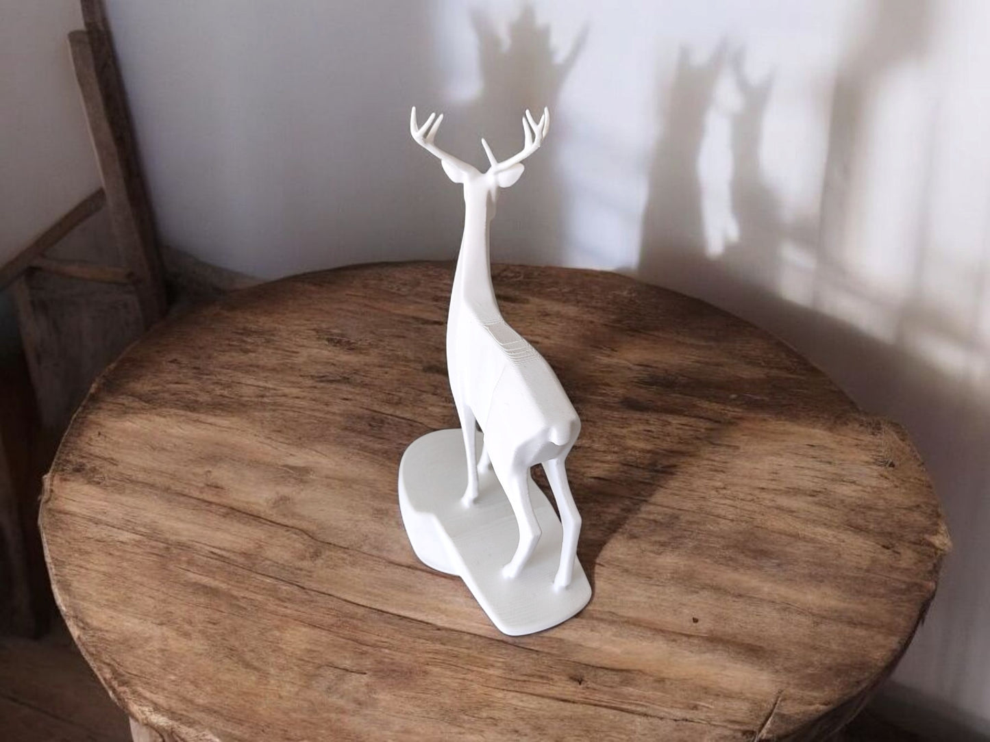 Minimalistische Hirsch „Stag“ – Skulptur