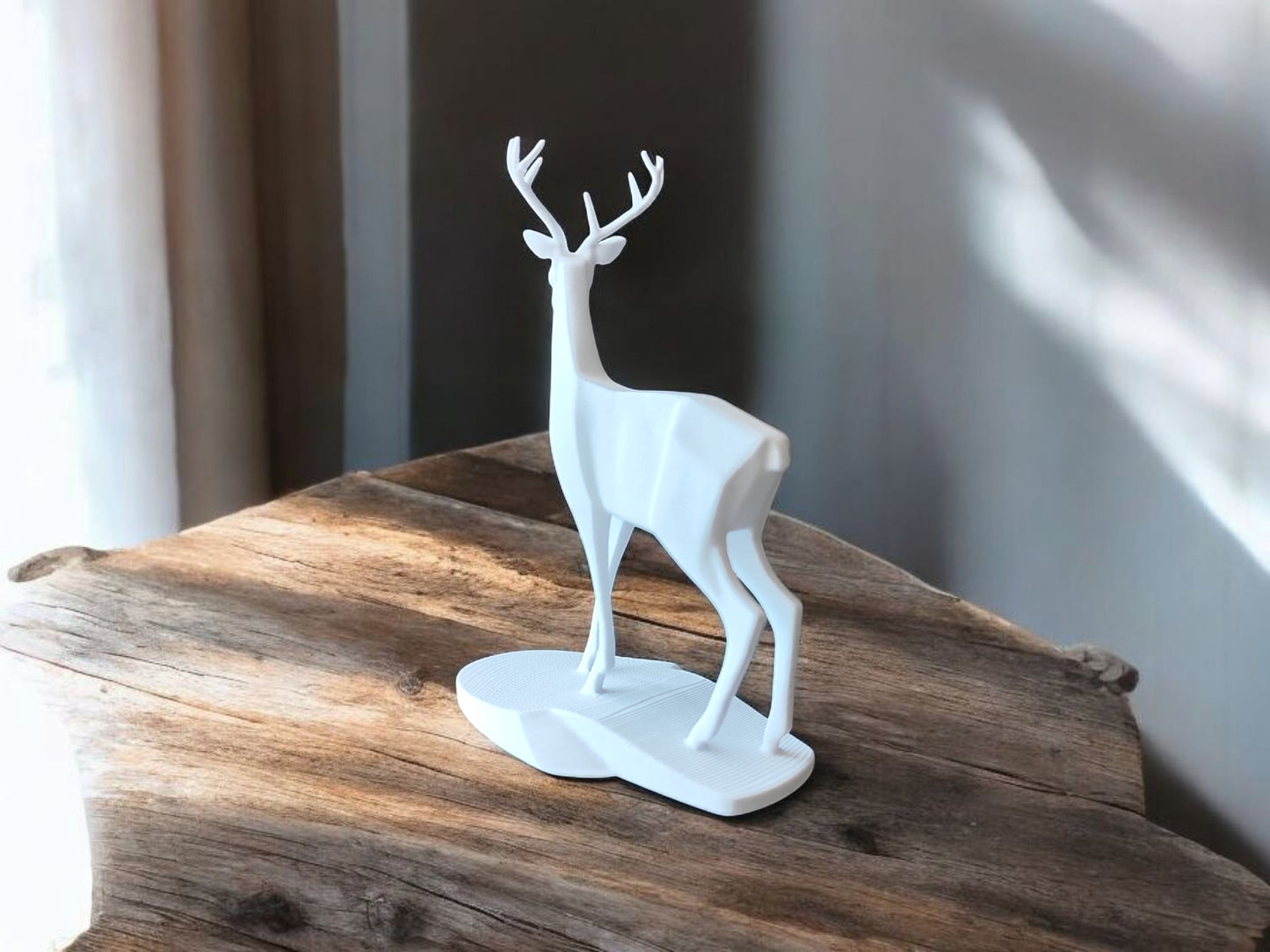 Minimalistische Hirsch „Stag“ – Skulptur
