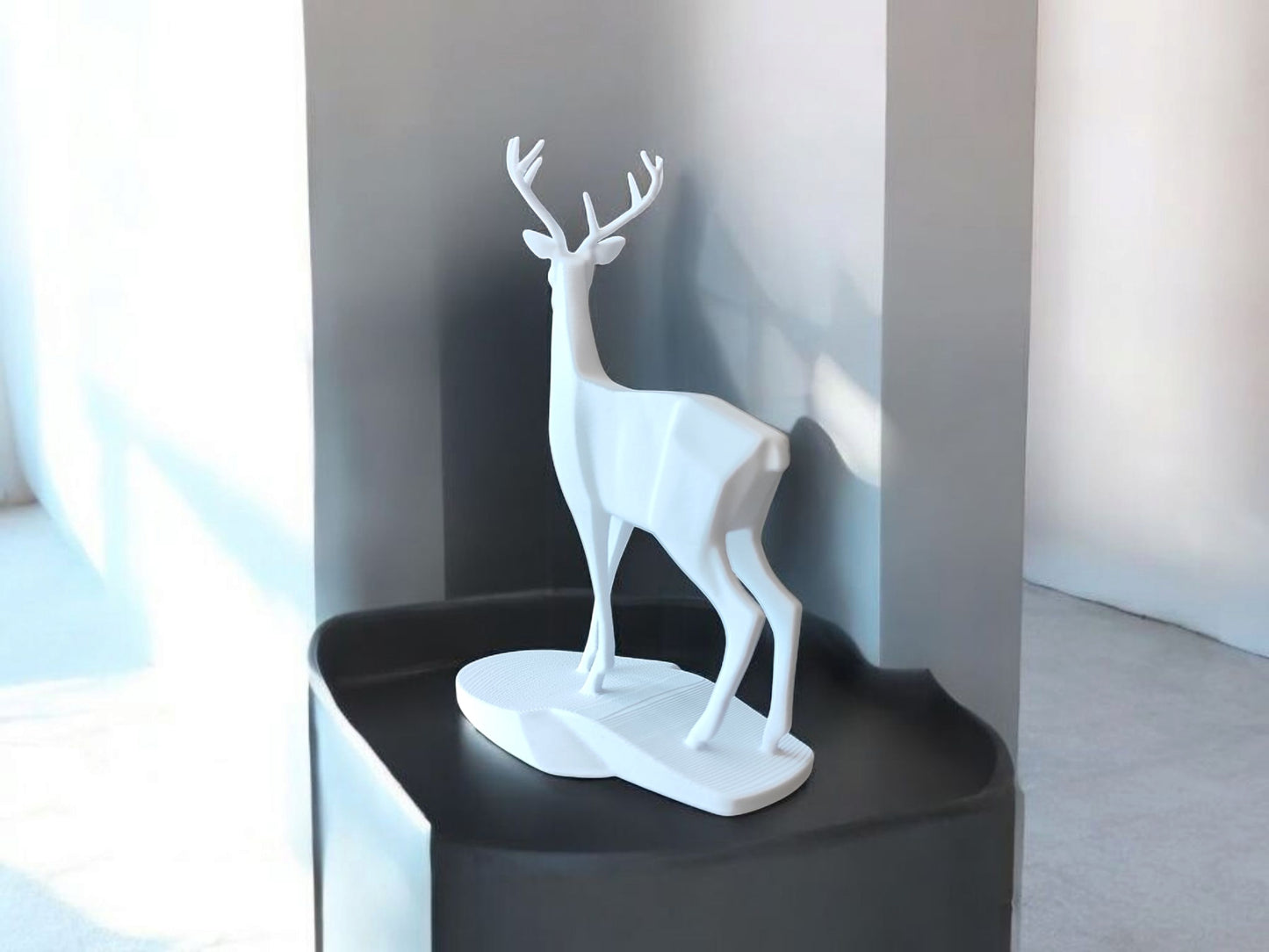Minimalistische Hirsch „Stag“ – Skulptur