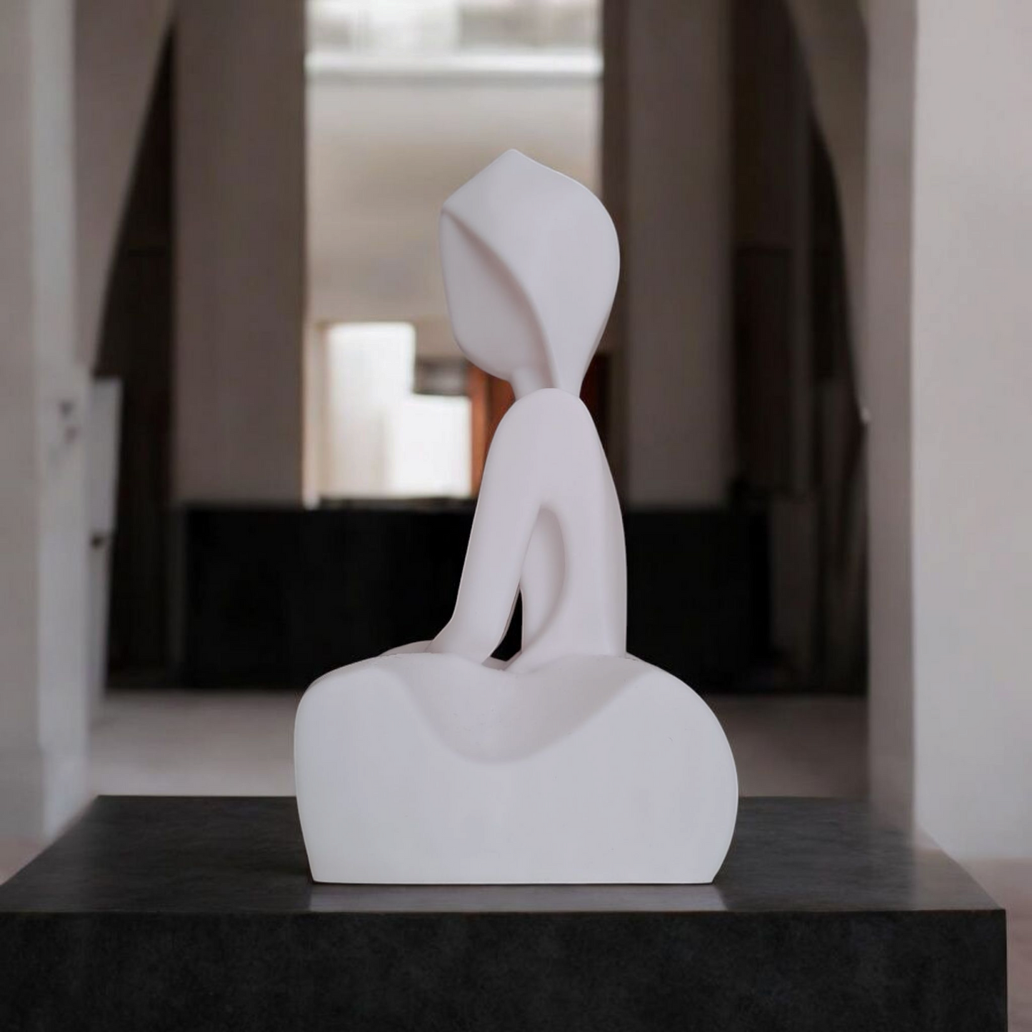 Minimalistische Figur „The Silent Woman “ – Skulptur