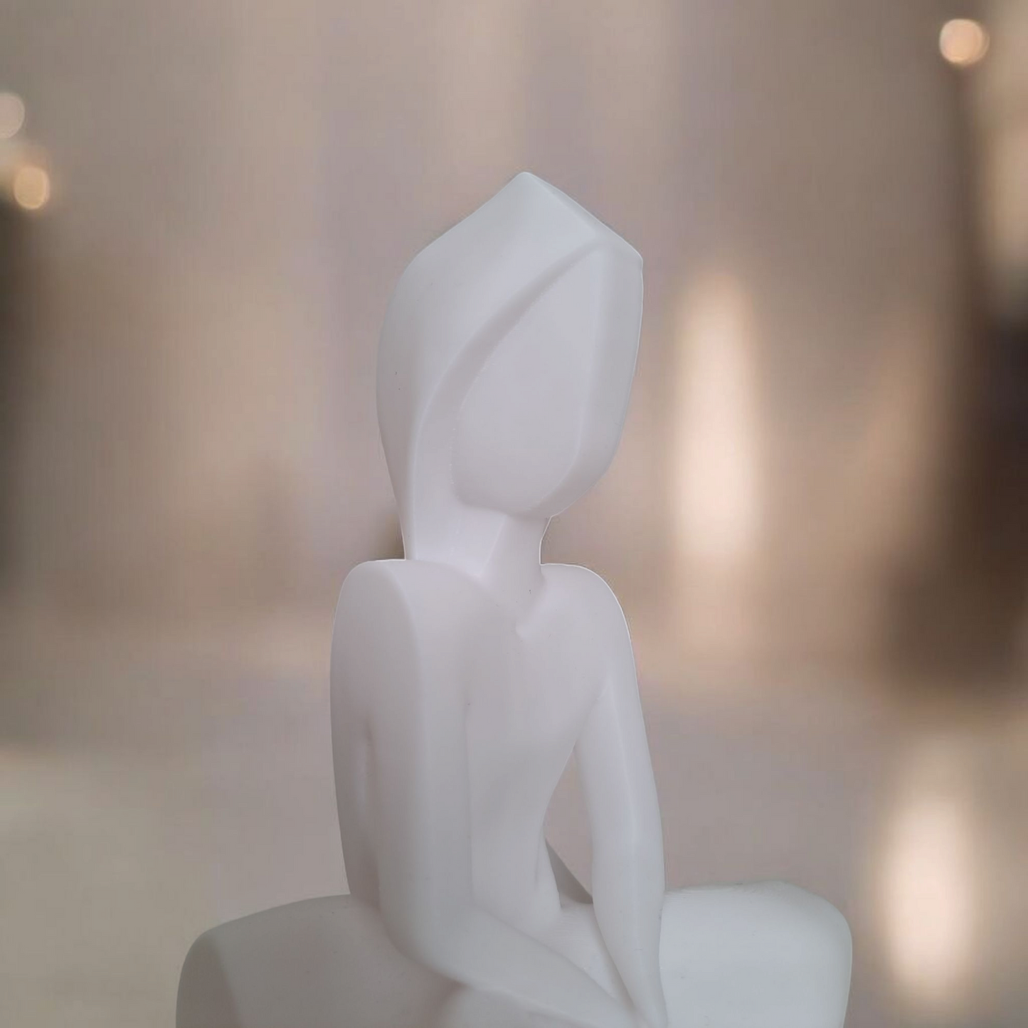 Minimalistische Figur „The Silent Woman “ – Skulptur