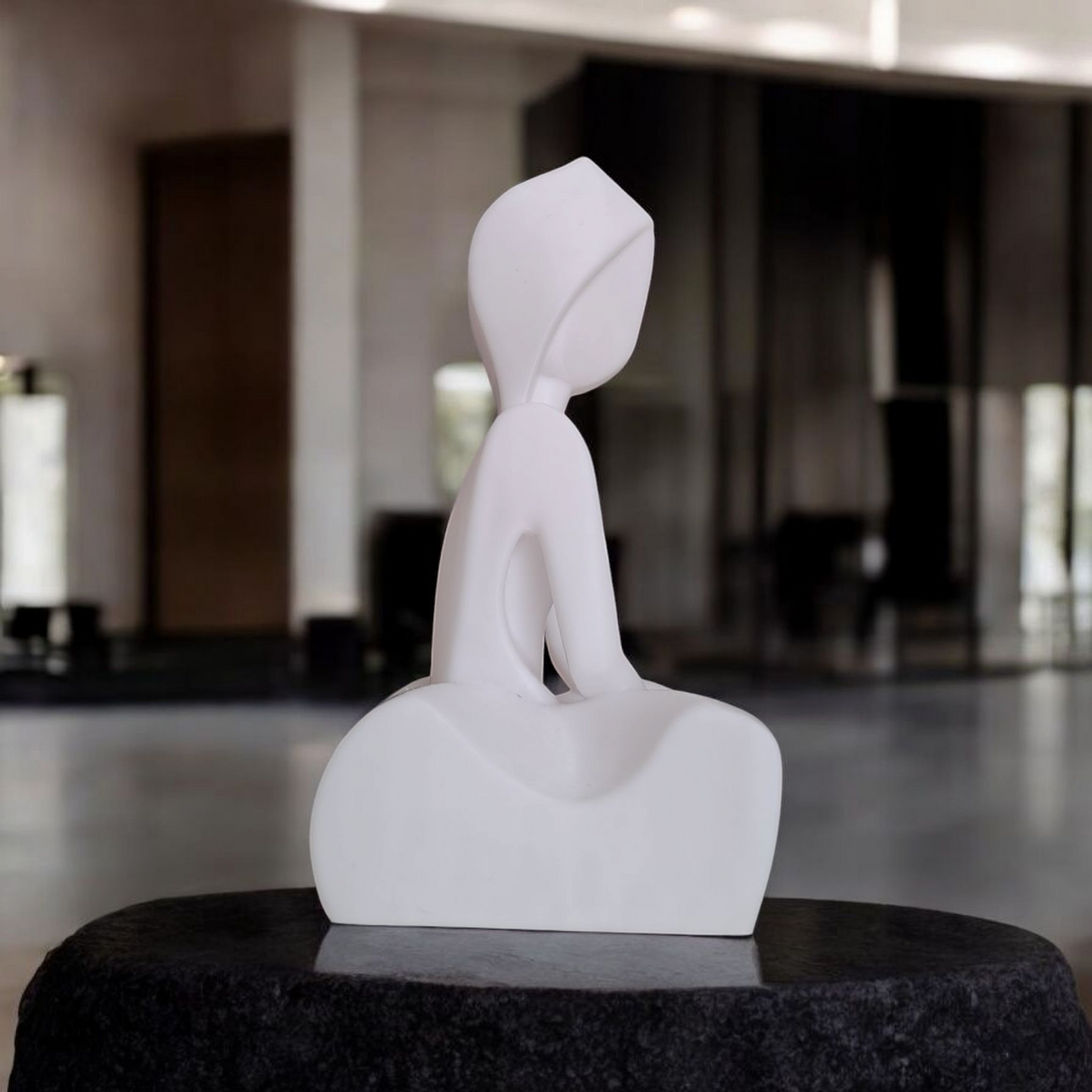 Minimalistische Figur „The Silent Woman “ – Skulptur