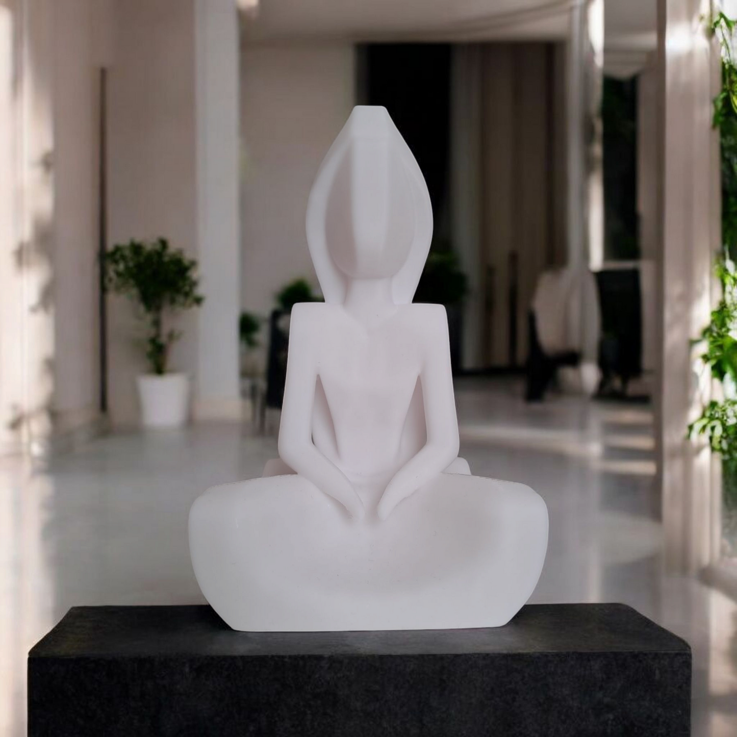 Minimalistische Figur „The Silent Woman “ – Skulptur