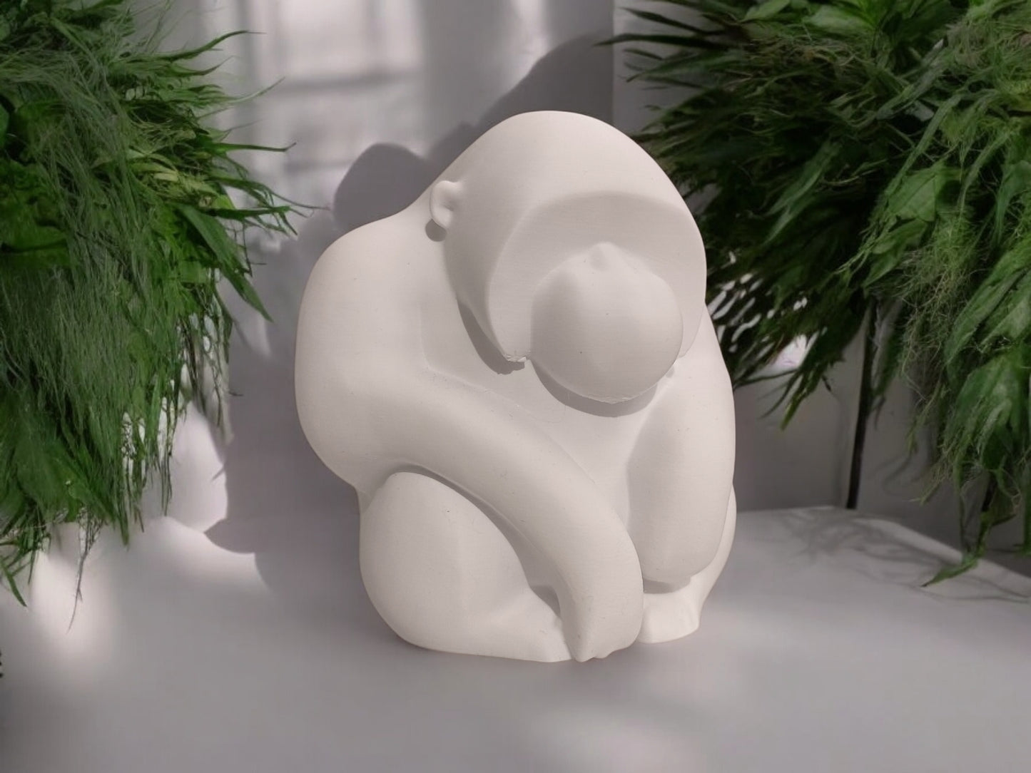 Minimalistische Orang-Utan Figur „Orang“ – Skulptur