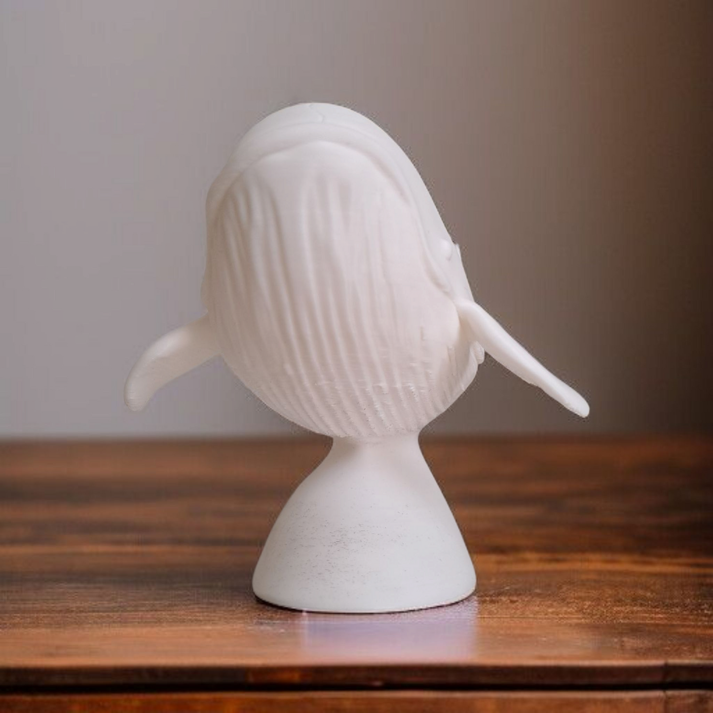 Minimalistische Wal Figur „Whale on Stand“ – Skulptur
