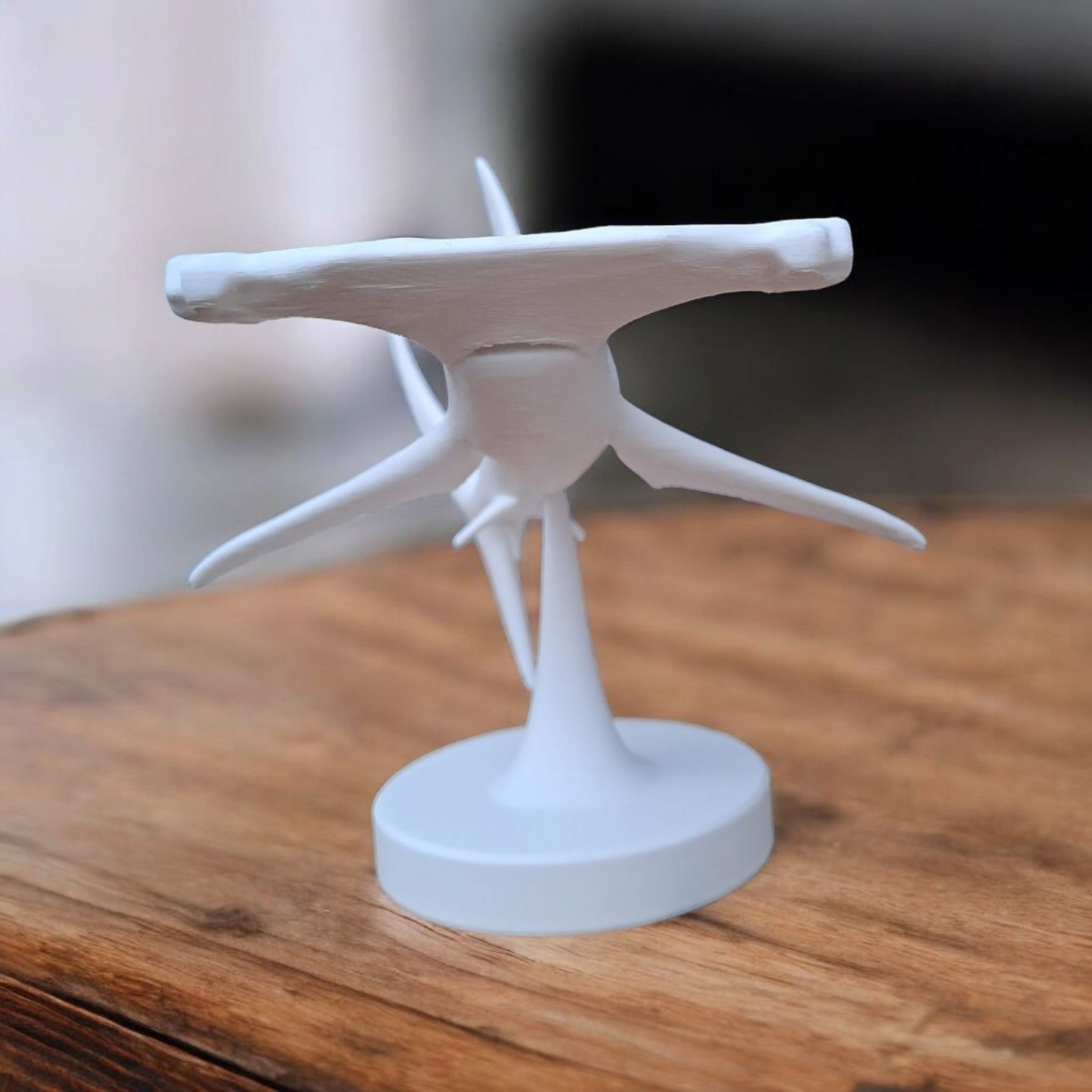 Minimalistische Hai Figur „Hammerhead Shark“ – Skulptur