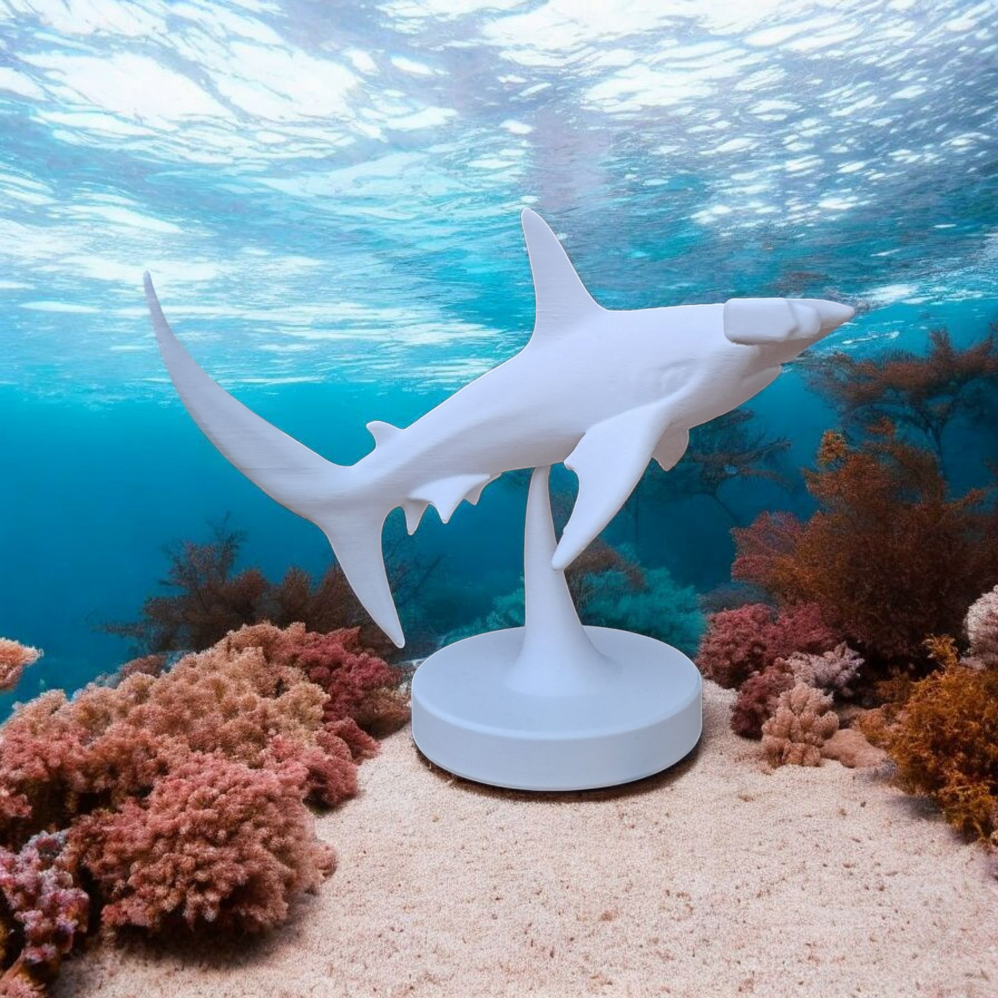 Minimalistische Hai Figur „Hammerhead Shark“ – Skulptur