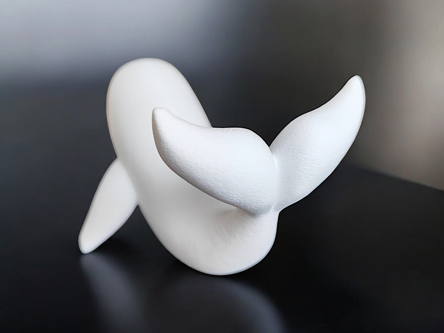 Minimalistische Wal Figur „The Whale“ – Skulptur