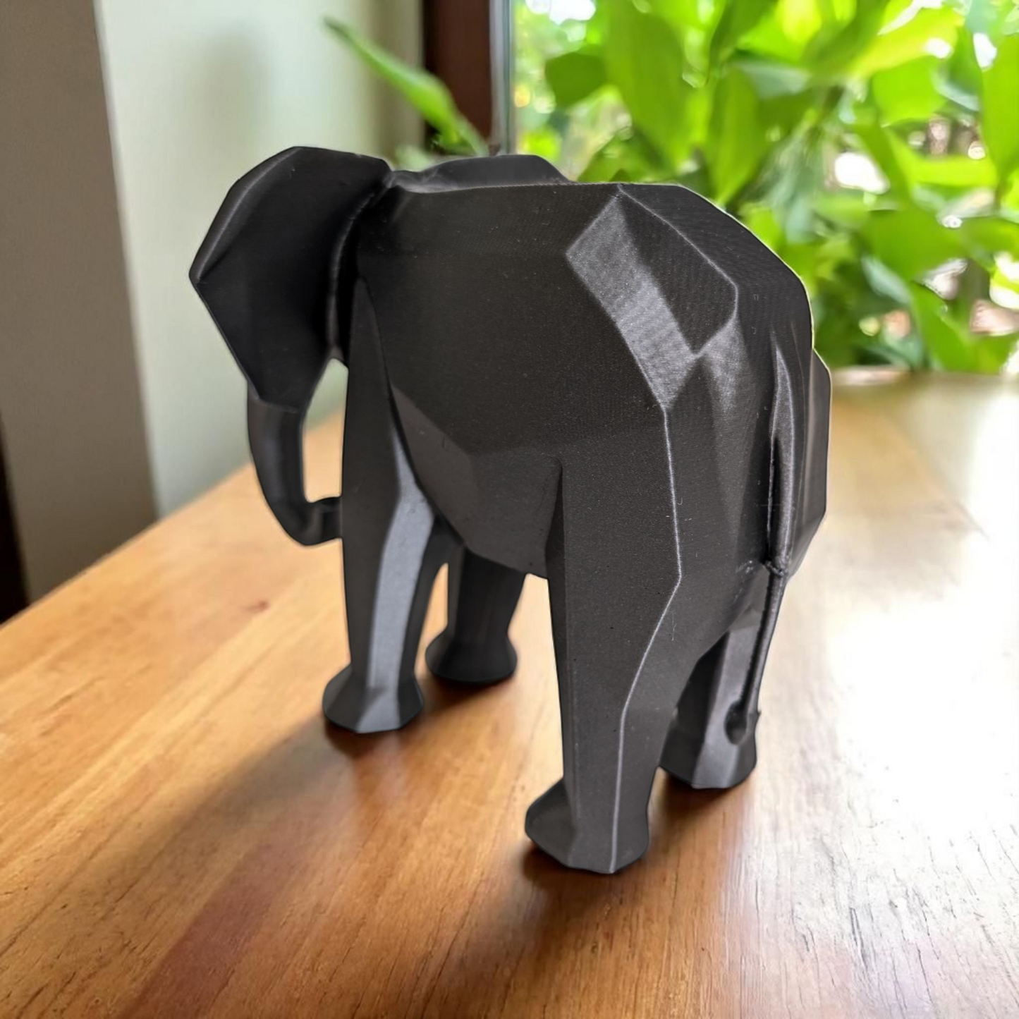 Minimalistische Elefanten Figur „Low Poly Elephant“ – Skulptur