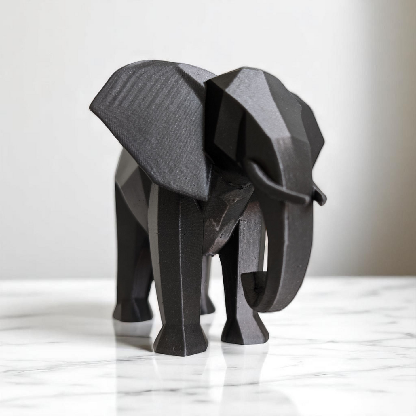 Minimalistische Elefanten Figur „Low Poly Elephant“ – Skulptur