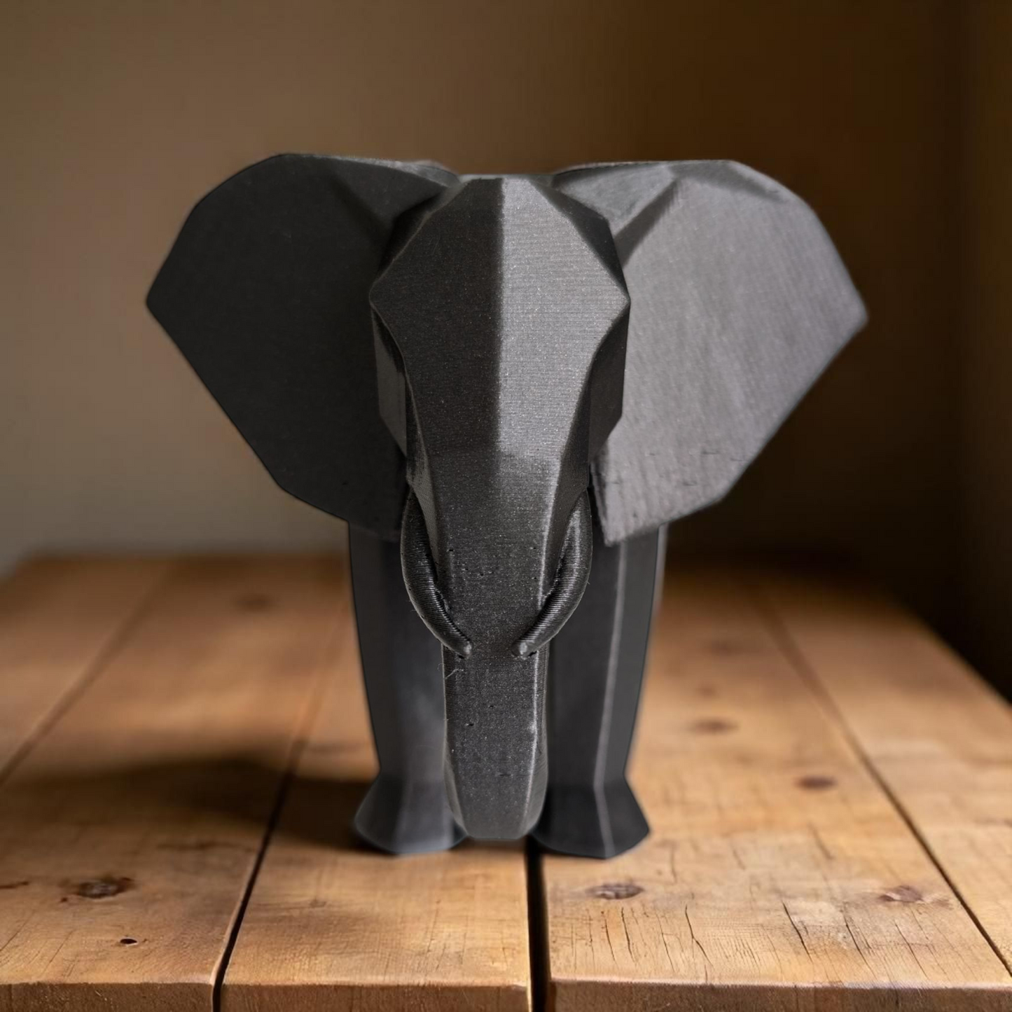 Minimalistische Elefanten Figur „Low Poly Elephant“ – Skulptur