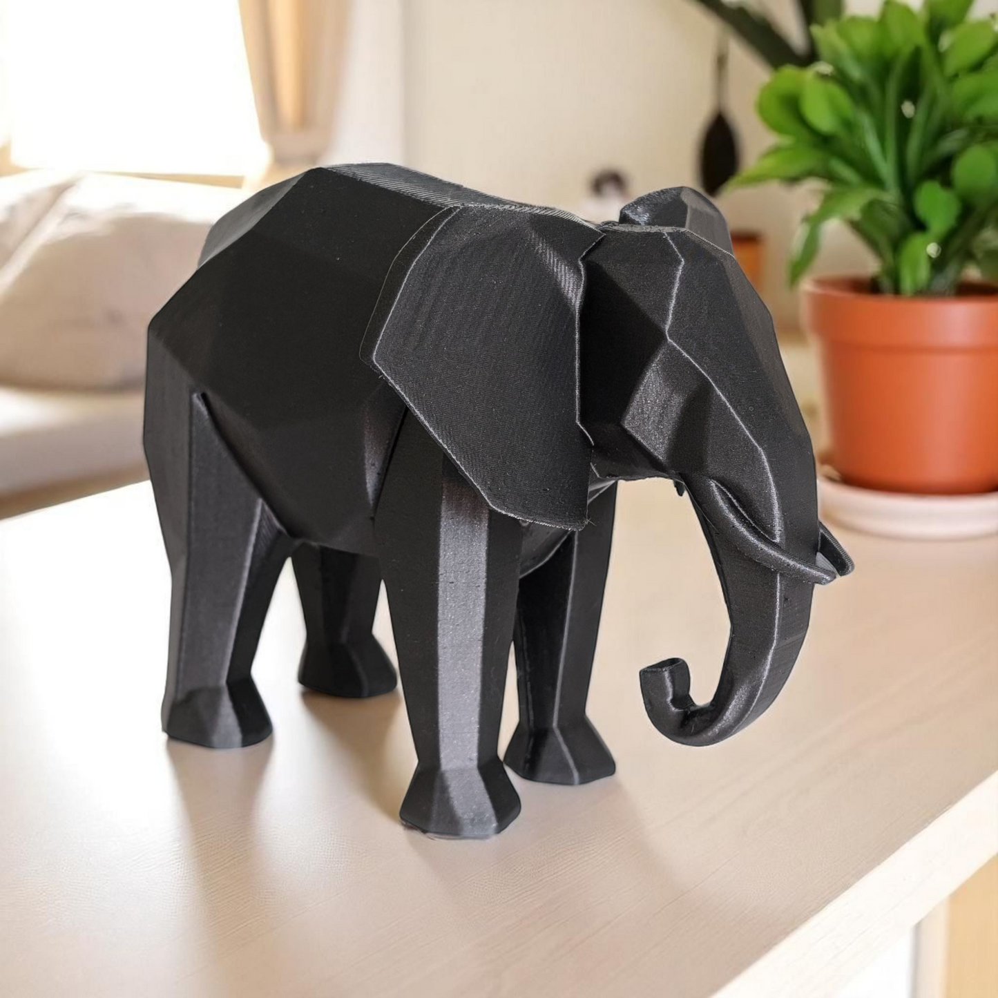 Minimalistische Elefanten Figur „Low Poly Elephant“ – Skulptur