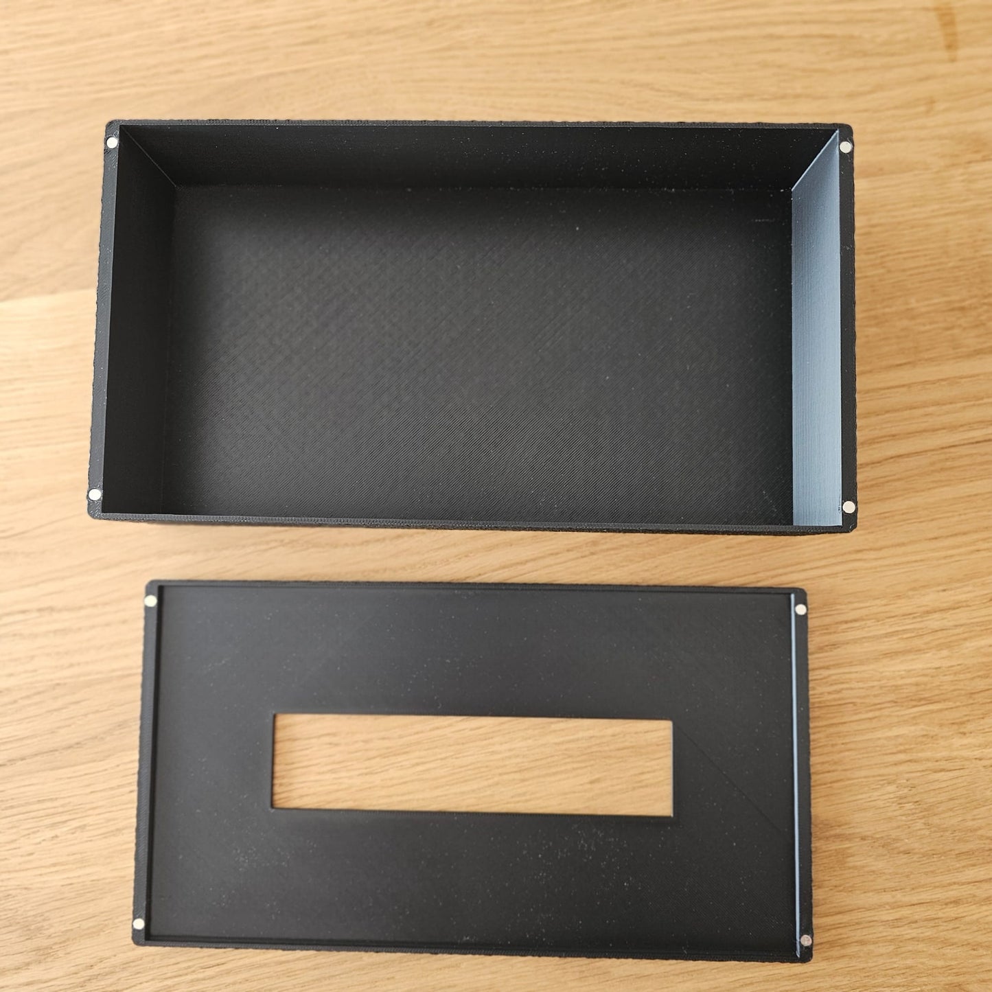 Taschentuchbox „Theo“ – Schlicht, funktional & mit Stil