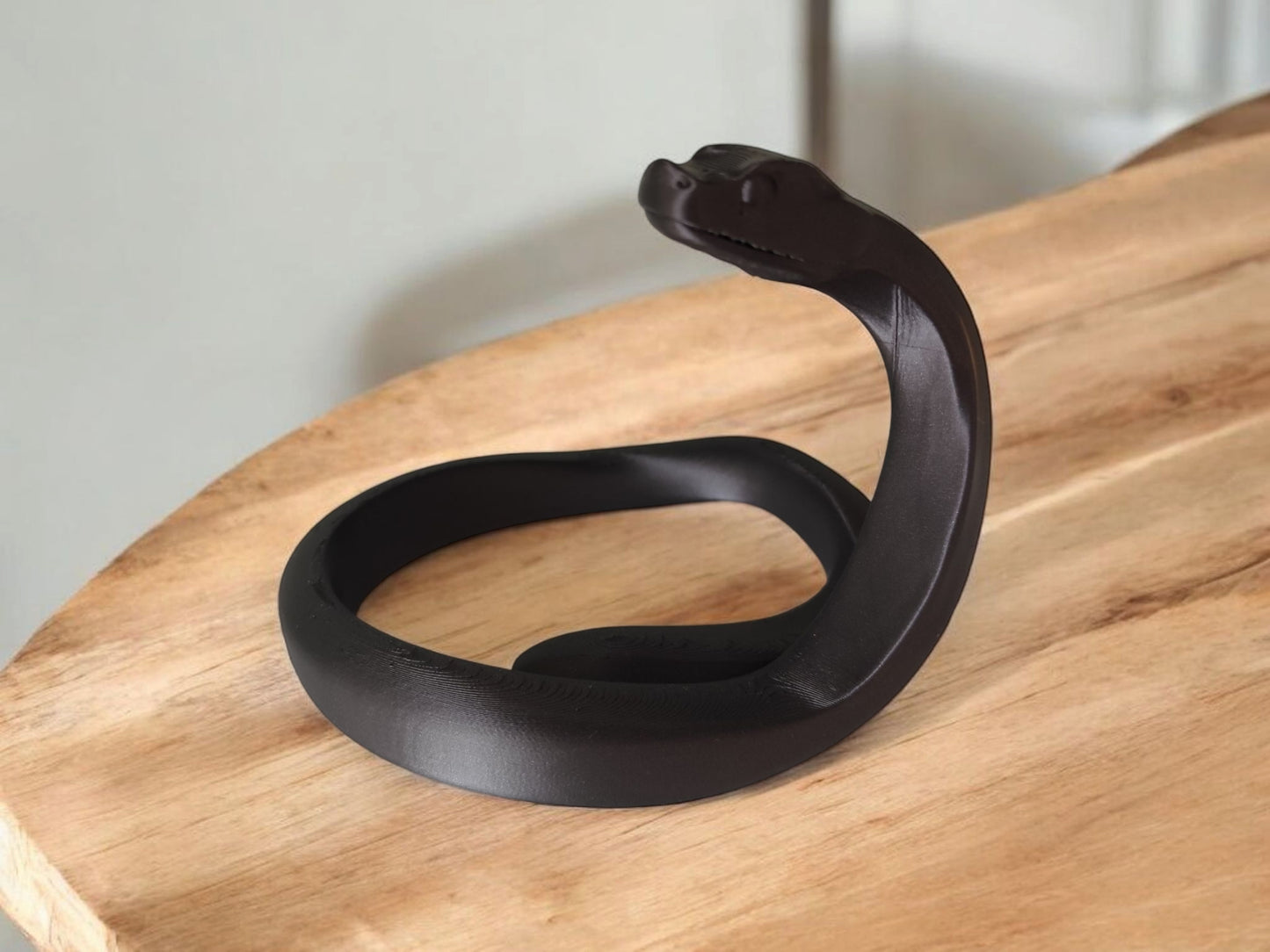 Minimalistische Schlange „BlackMamba“  – Skulptur