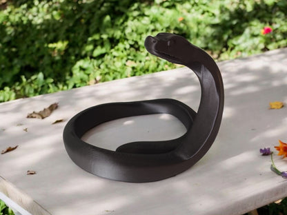 Minimalistische Schlange „BlackMamba“  – Skulptur