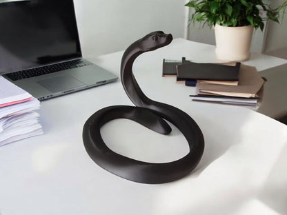 Minimalistische Schlange „BlackMamba“  – Skulptur