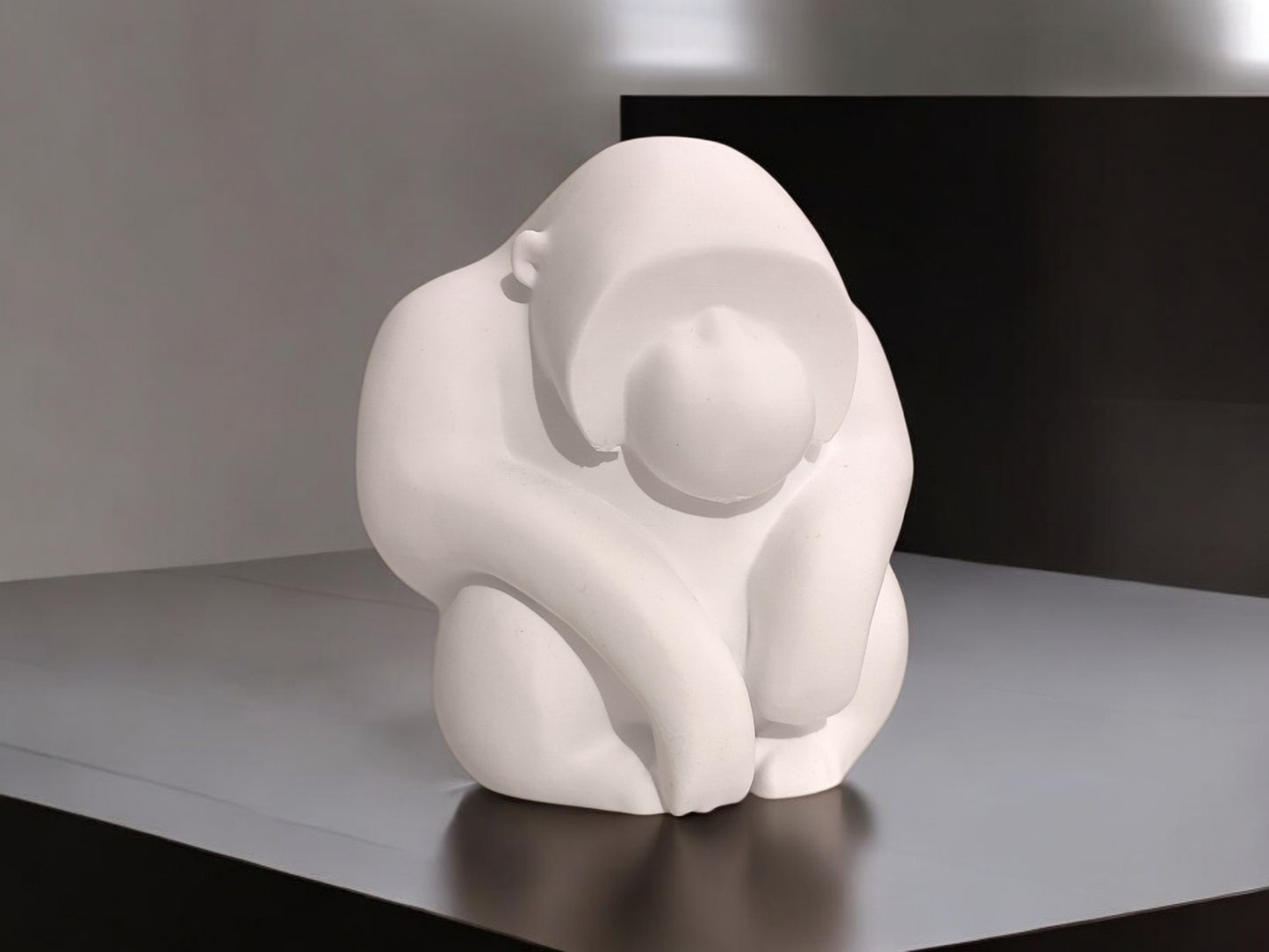 Minimalistische Orang-Utan Figur „Orang“   – Skulptur