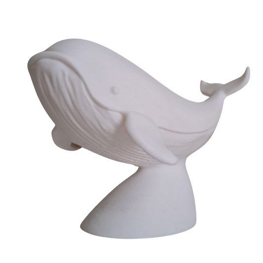 Minimalistische Wal Figur „Whale on Stand“   – Skulptur