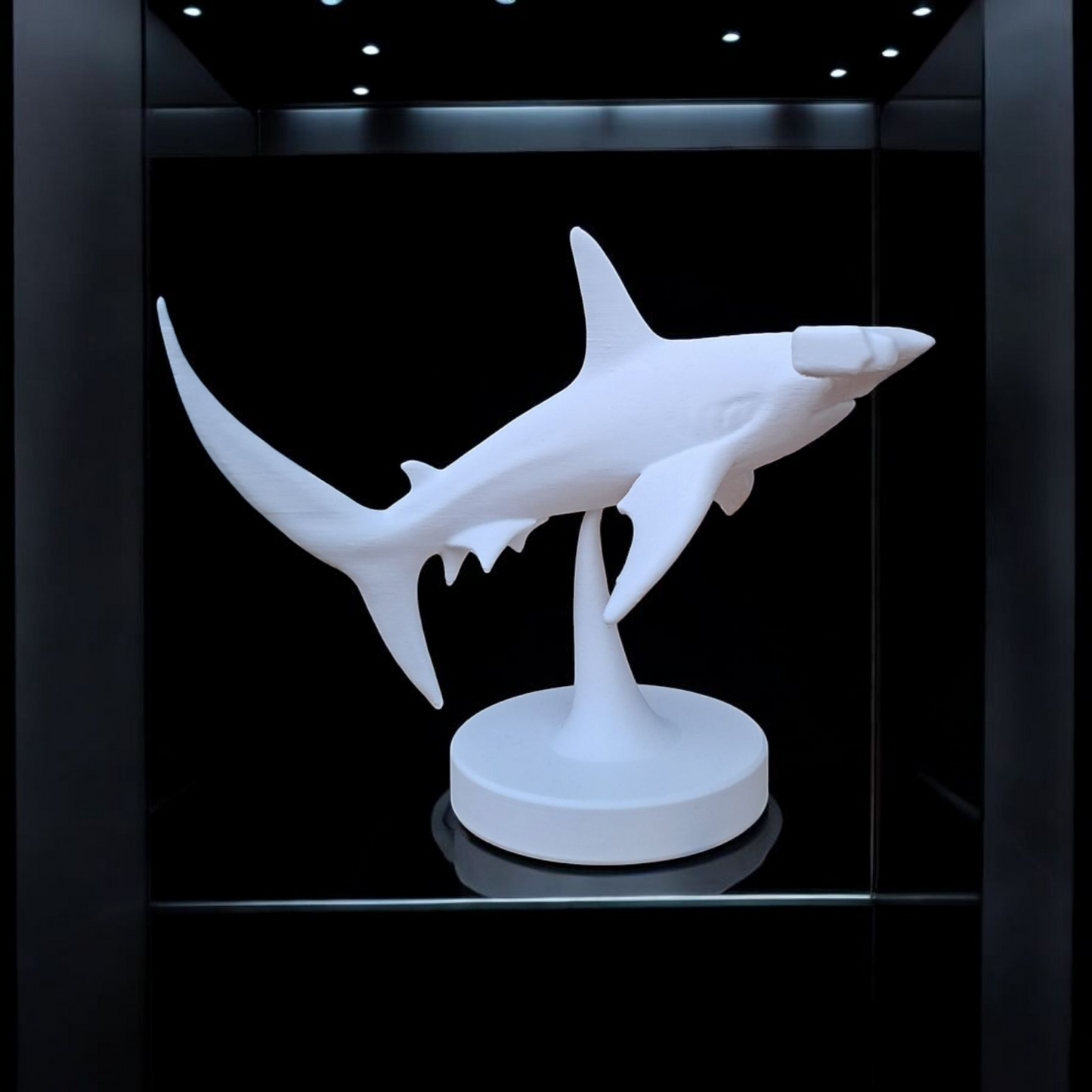 Minimalistische Hai Figur „Hammerhead Shark“   – Skulptur