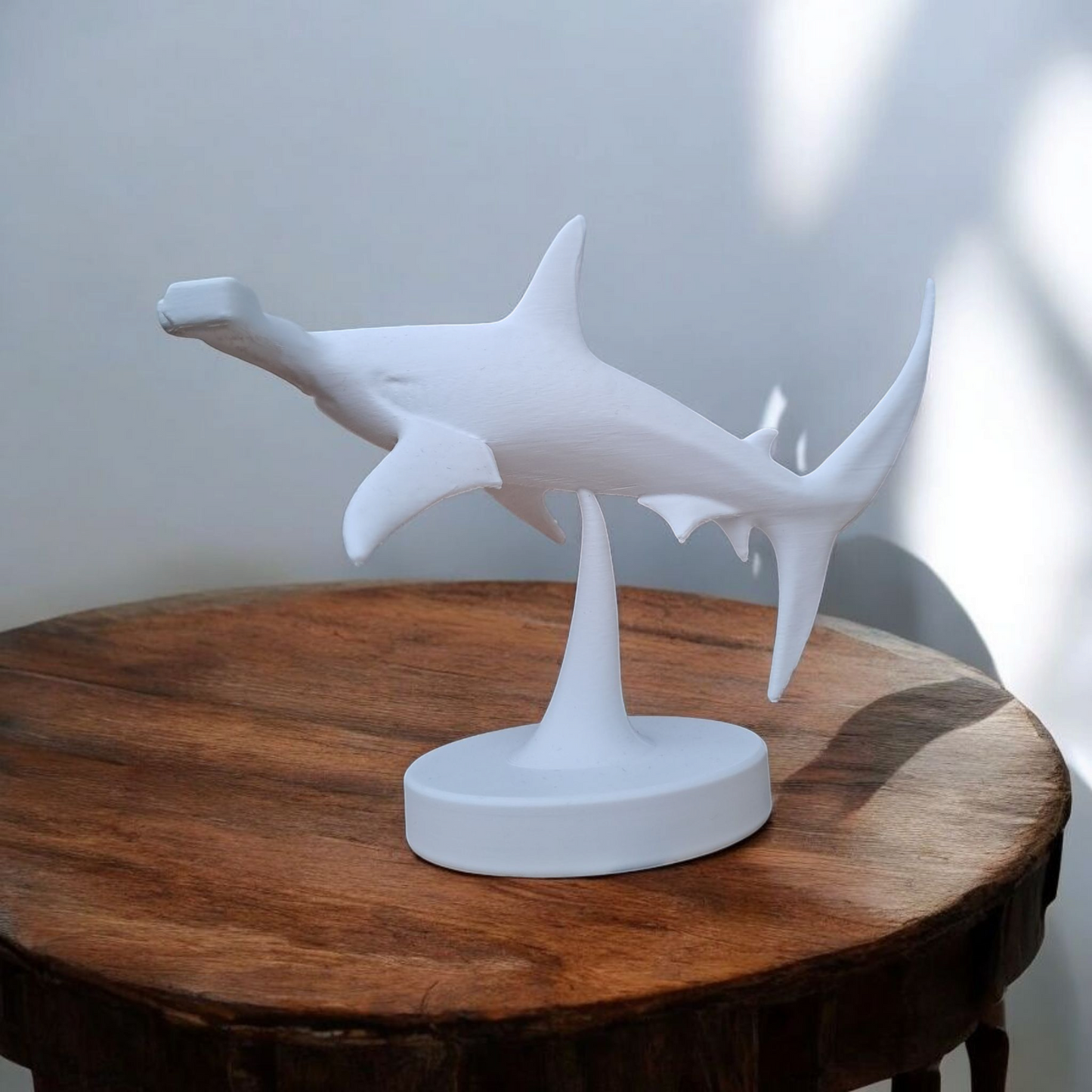 Minimalistische Hai Figur „Hammerhead Shark“   – Skulptur